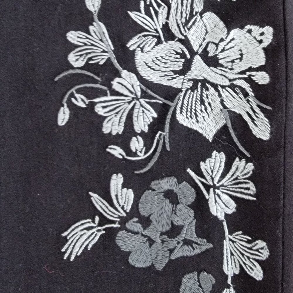 DG2 Diane Gilman Embroidered Floral Black Stretch Crop Jeans - 8 - Picture 12 of 12